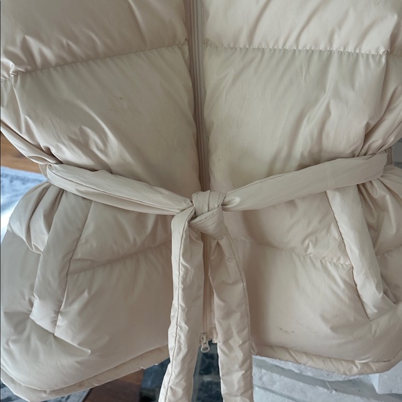 Frankie Shop belted cloud sleeveless puffer vest. - Picture 3 of 4